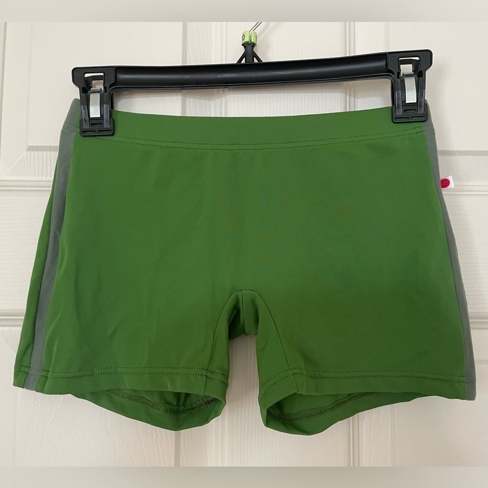 Yumiko Men’s Shorts. Size: Small